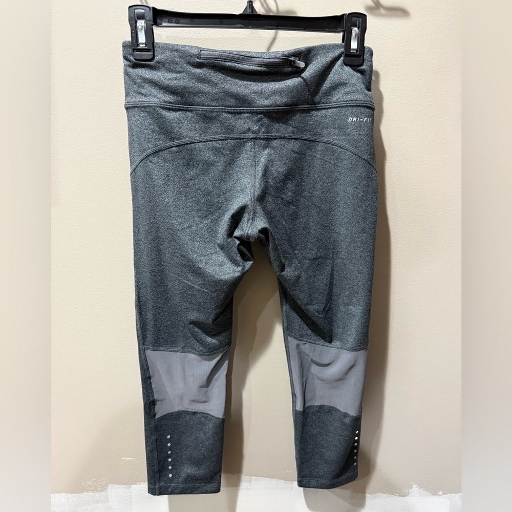 Nike Dri-FIT Mid-Rise Crop Leggings - Picture 2 of 8